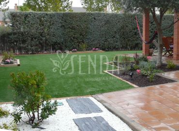Un rincón verde junto a la terraza